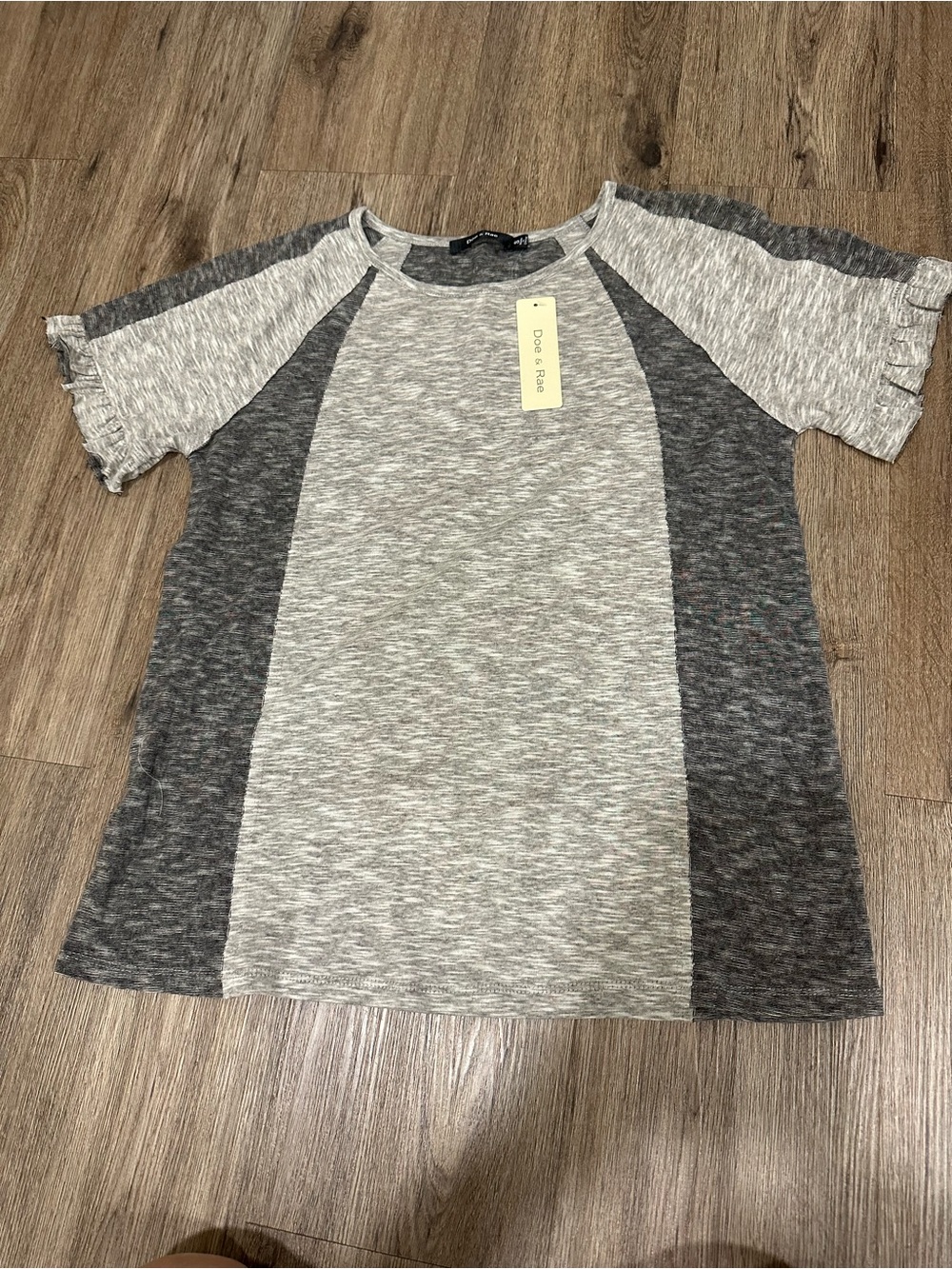 Doe & Rae Girls' Two-Tone Heather Gray Ruffle Sleeve Tee